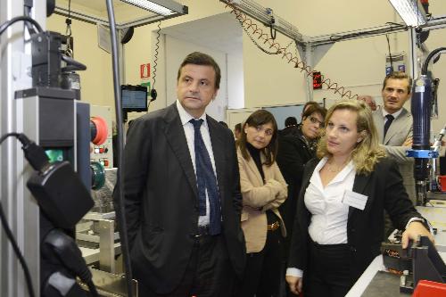 Carlo Calenda (Ministro Sviluppo economico) e Debora Serracchiani (Presidente Regione Friuli Venezia Giulia) durante la visita alla Lean Experince Factory - San Vito al Tagliamento 17/11/2016